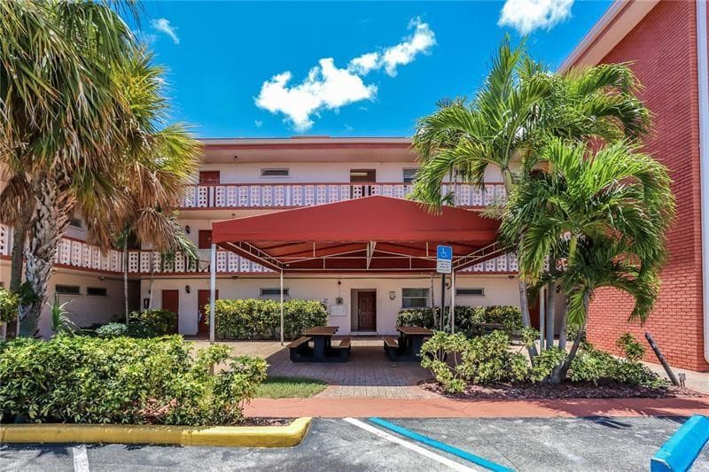 4800 Hollywood Boulevard 3E, Hollywood, FL 33021 3