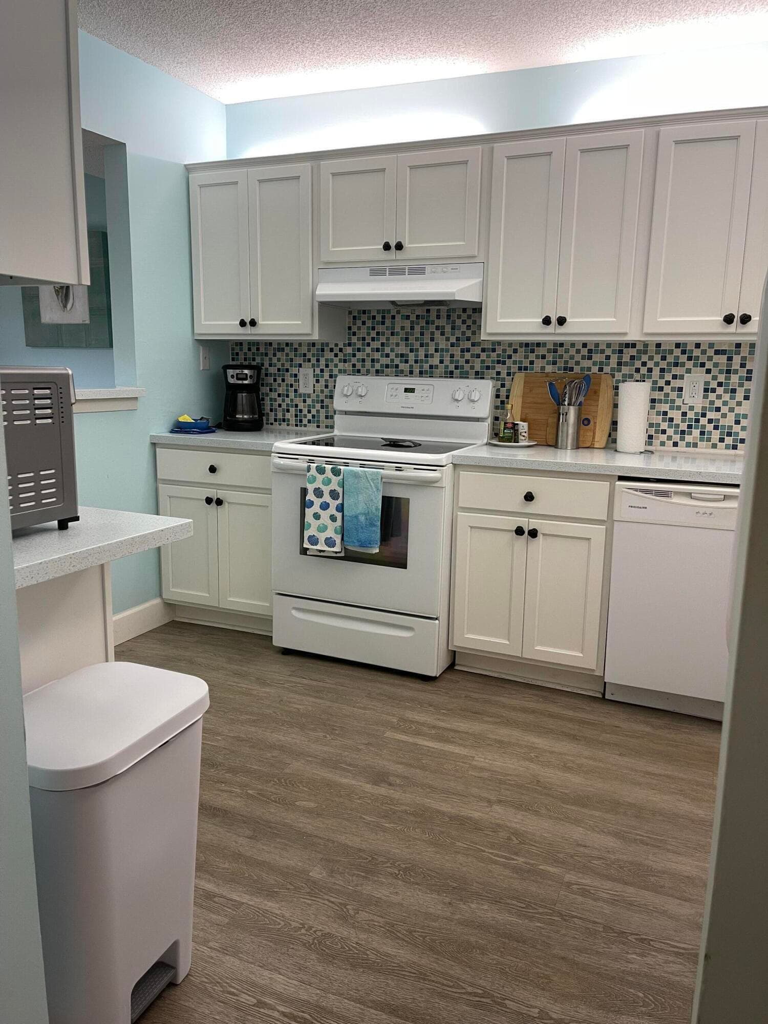 1210 SE PARKVIEW Place E3, Stuart, FL 34994 2