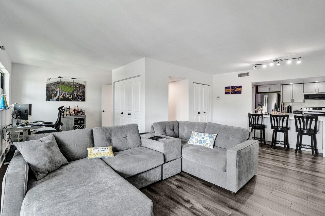 1000 RIVER REACH Drive 321, Fort Lauderdale, FL 33315 3