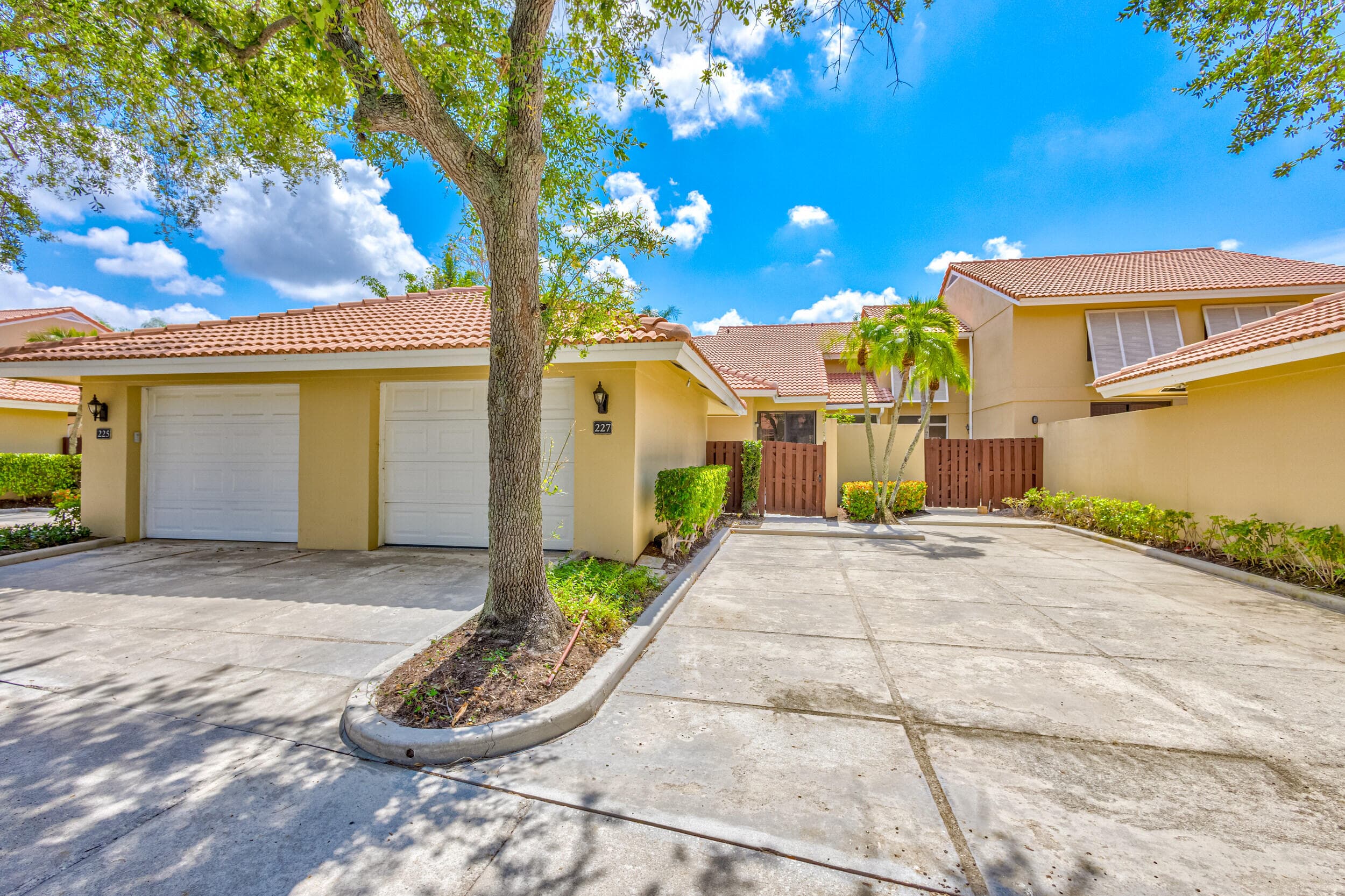 227 OLD MEADOW Way, Palm Beach Gardens, FL 33418 2