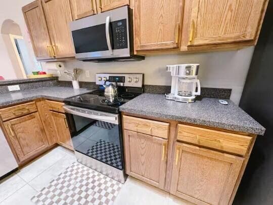 302 NE Greenbrier Avenue, Port St. Lucie, FL 34983 13