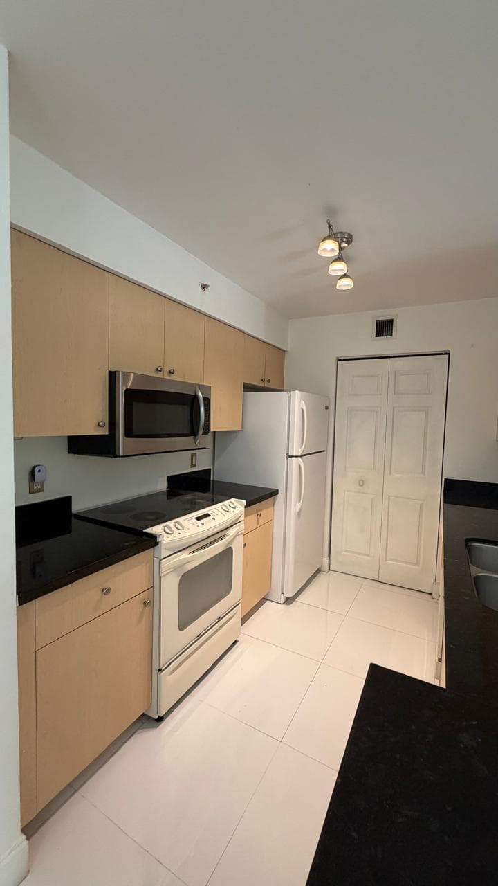 2451 E Centergate Drive 208, Miramar, FL 33025 9