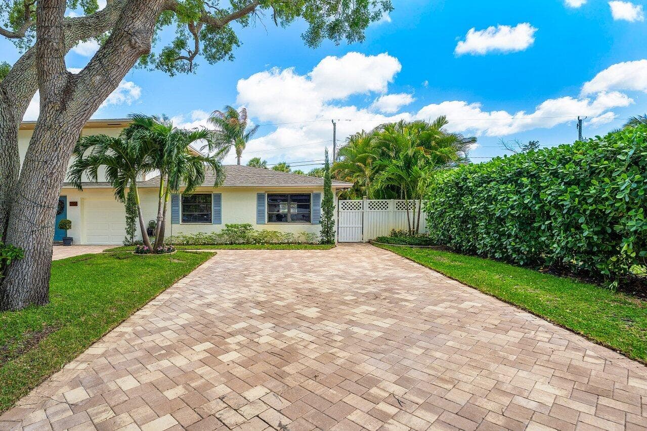 2103 N Palm Circle, North Palm Beach, FL 33408