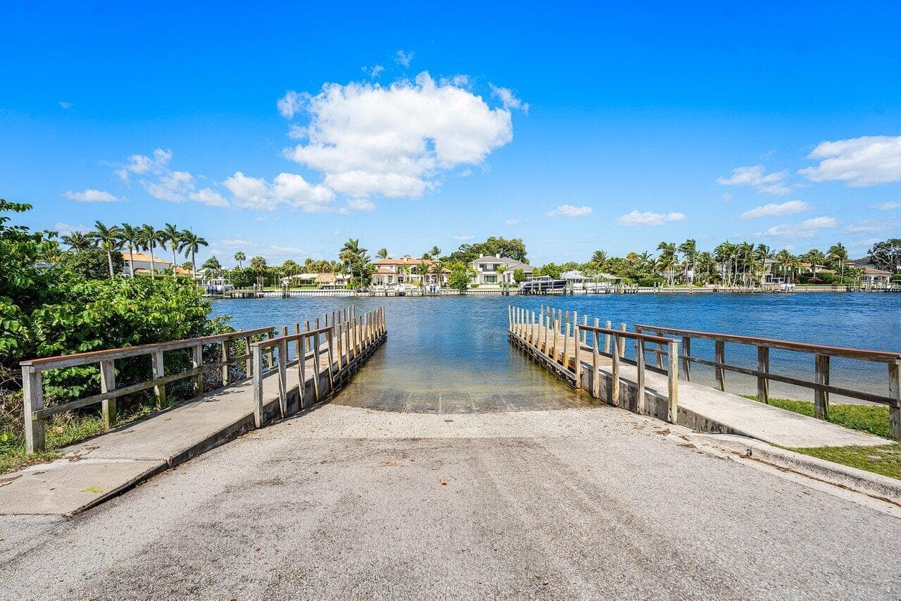 2103 N Palm Circle, North Palm Beach, FL 33408 3