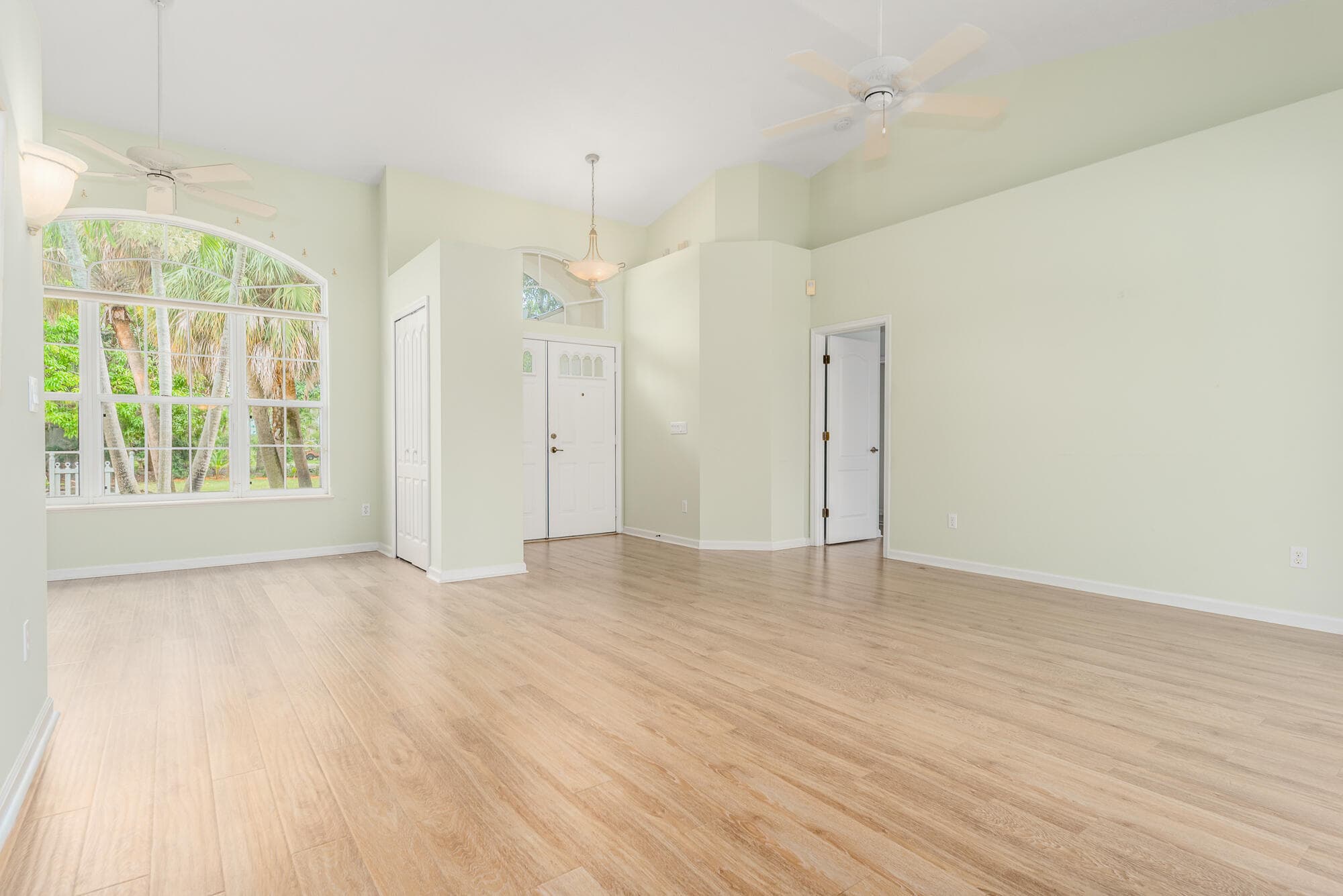 612 SE 6TH Street, Stuart, FL 34994 17