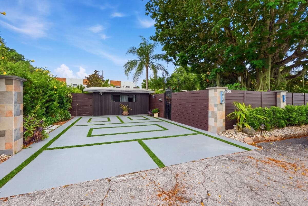 1230 N VICTORIA PARK Road B, Fort Lauderdale, FL 33304 8