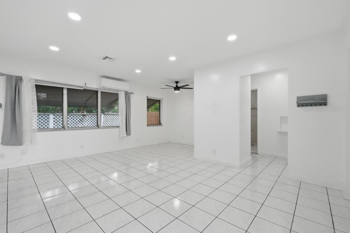 1201 N VICTORIA PARK Road 1203, Fort Lauderdale, FL 33304