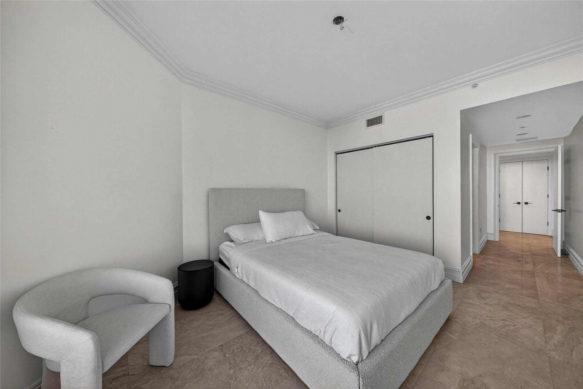 17301 Biscayne Boulevard 506, North Miami Beach, FL 33160 26