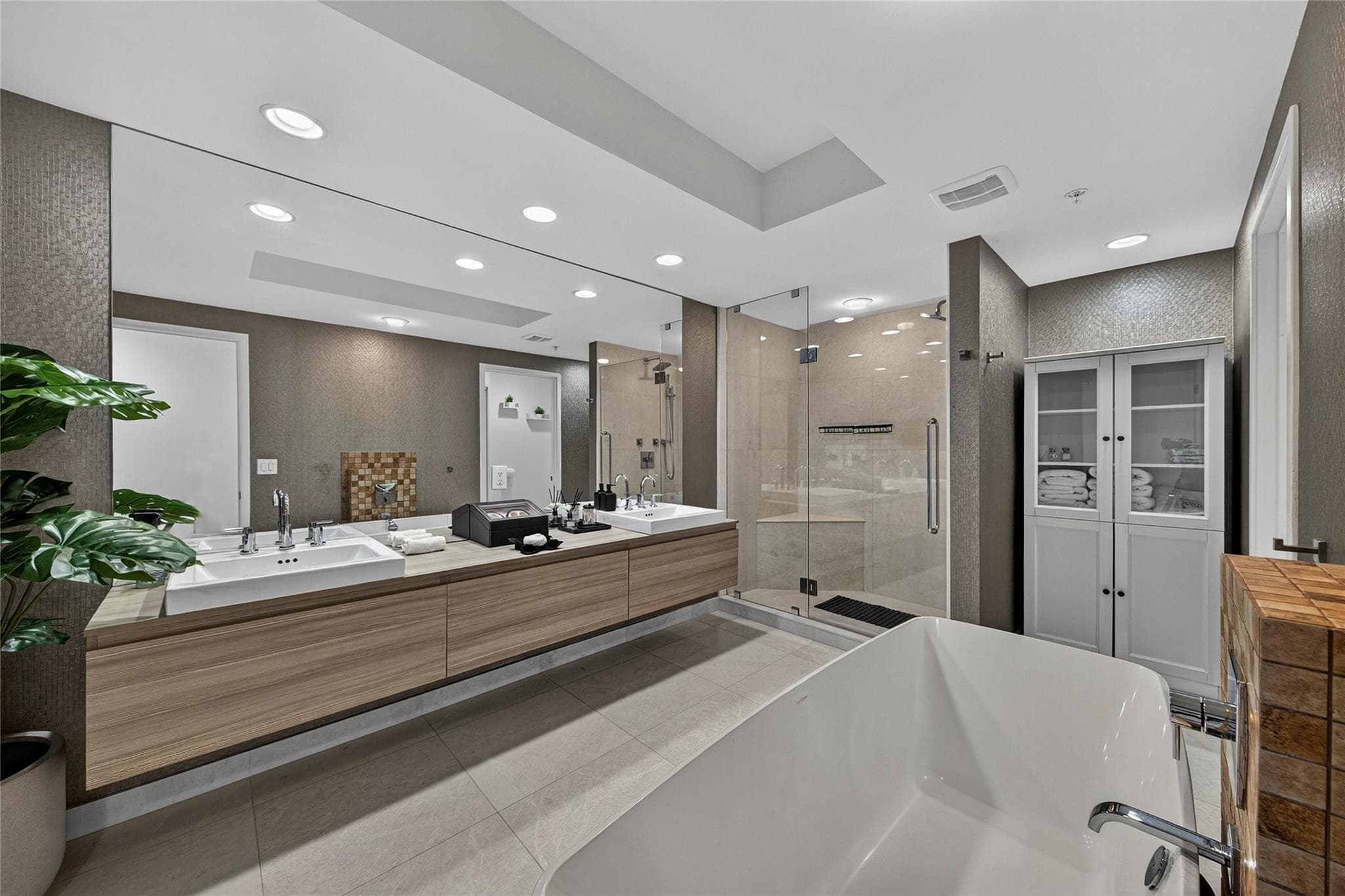 17301 Biscayne Boulevard 506, North Miami Beach, FL 33160 29