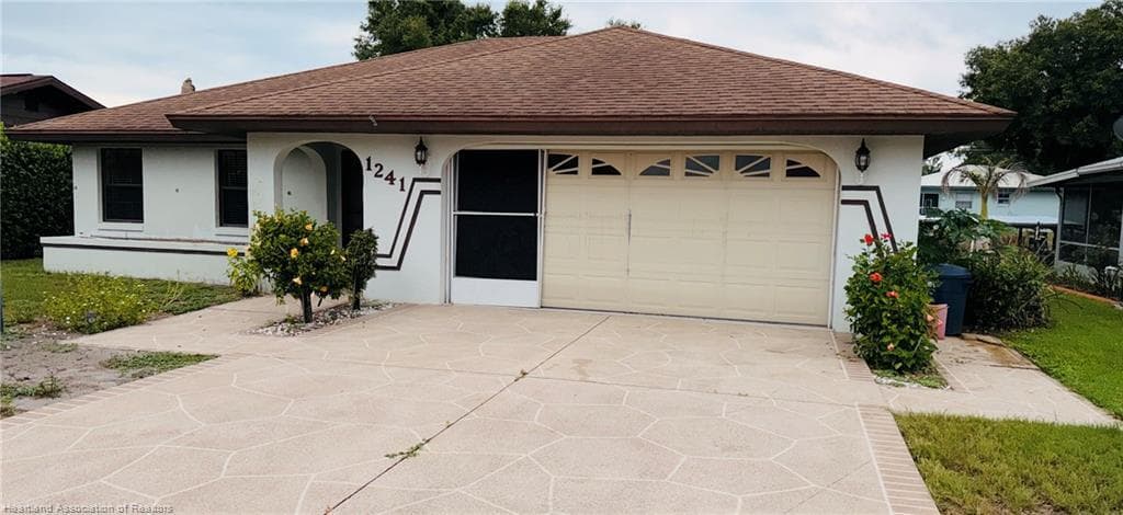 1241 SHAMROCK Drive, Sebring, FL 33875