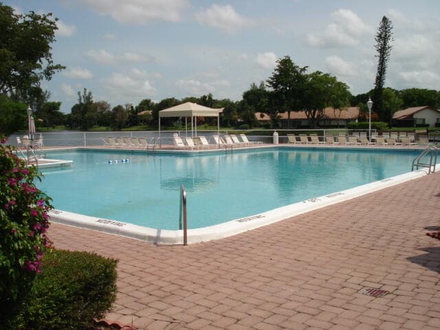 3660 INVERRARY Drive 3V, Lauderhill, FL 33319 19