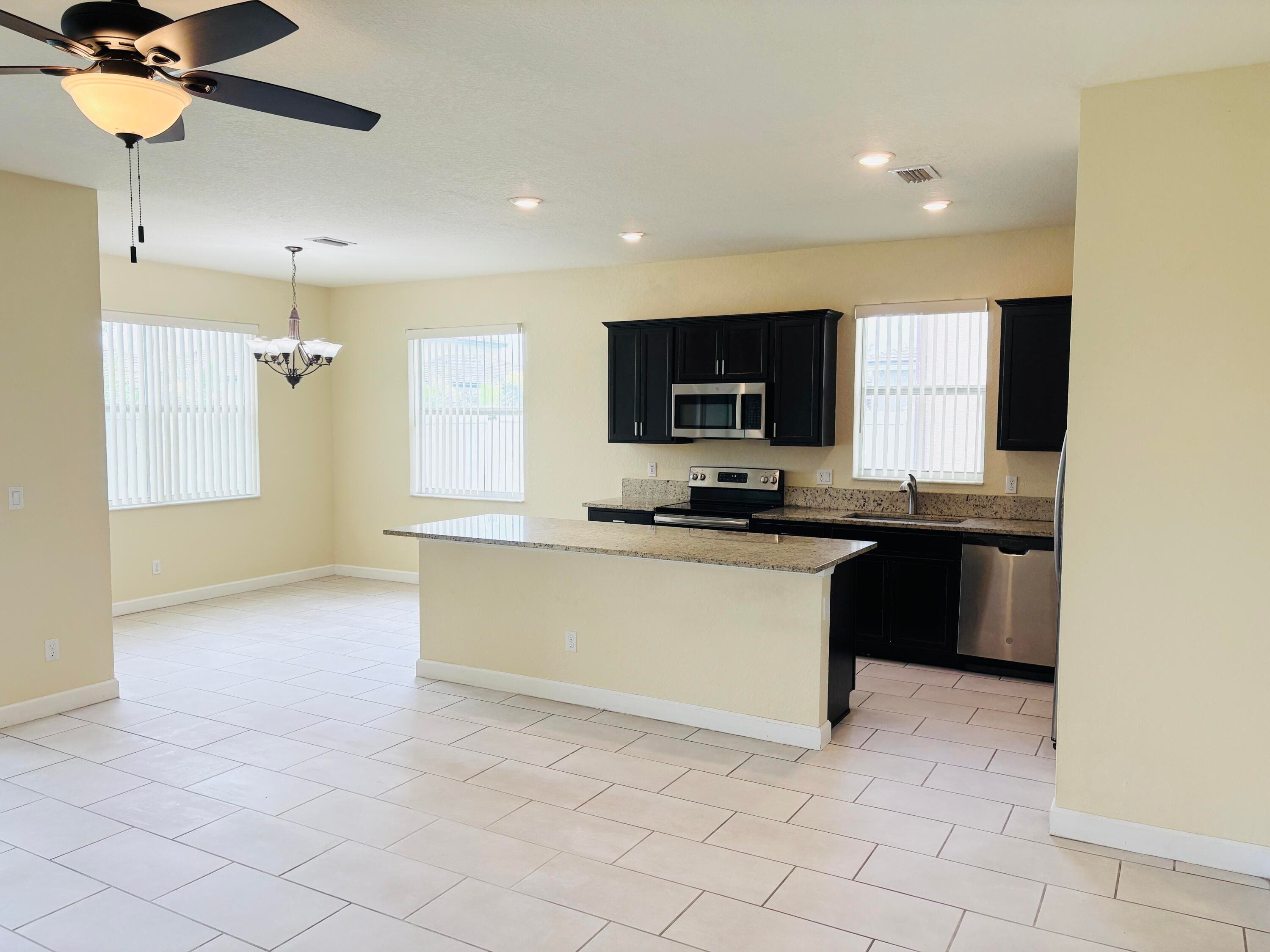 12512 NW STANIS Lane, Port St. Lucie, FL 34987 4