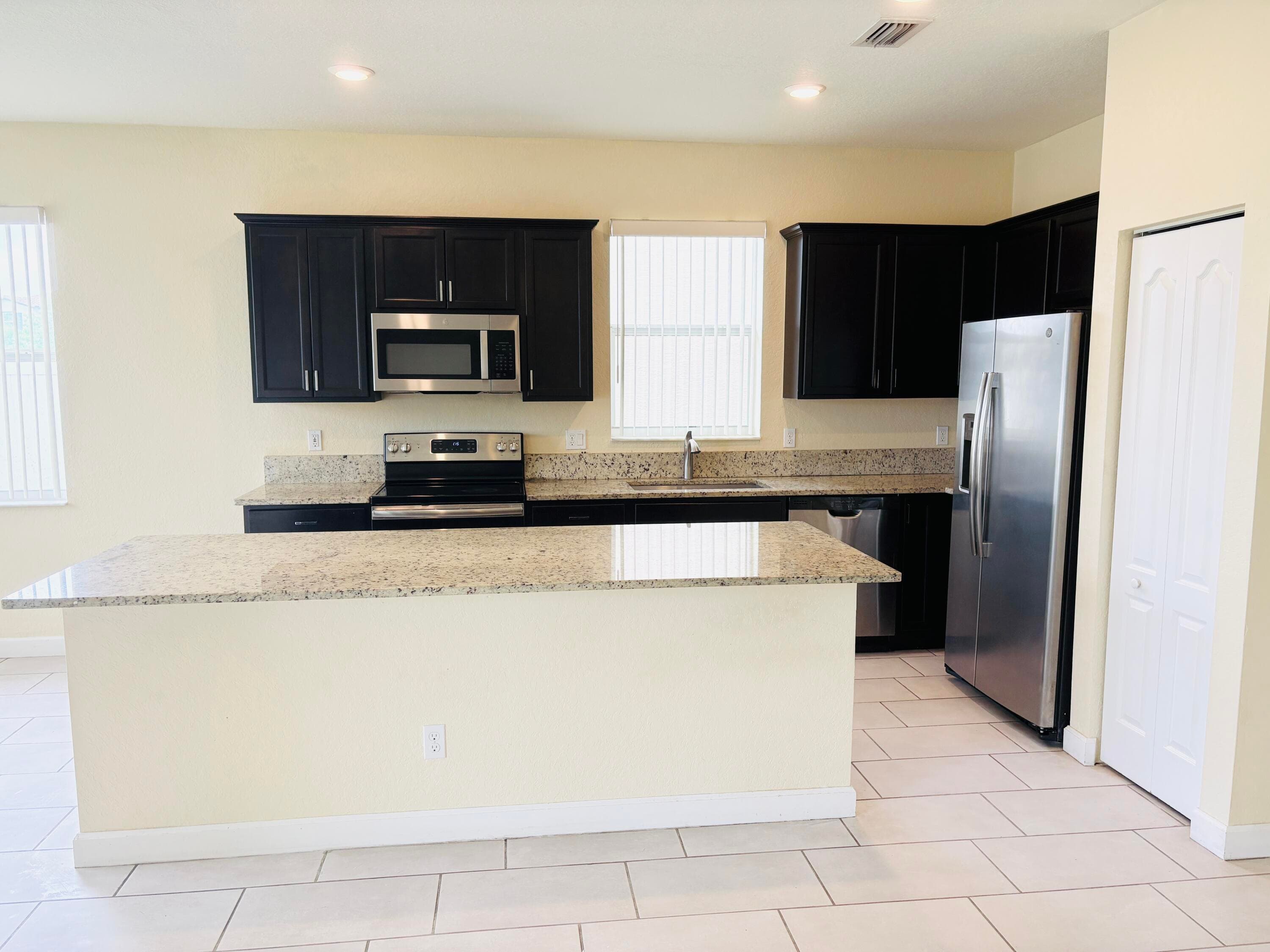 12512 NW STANIS Lane, Port St. Lucie, FL 34987 5