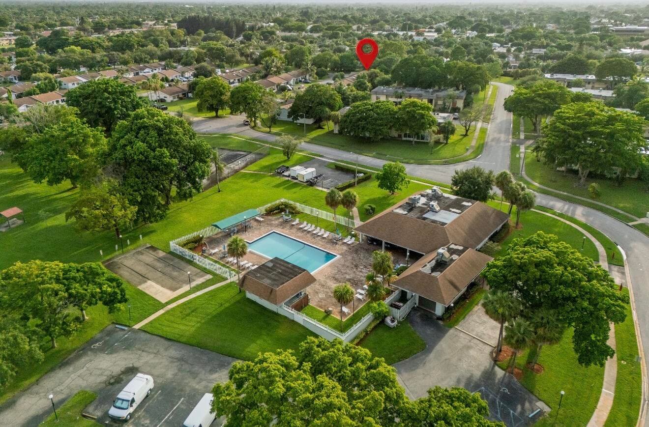 5586 N LAKEWOOD Circle A, Margate, FL 33063 33