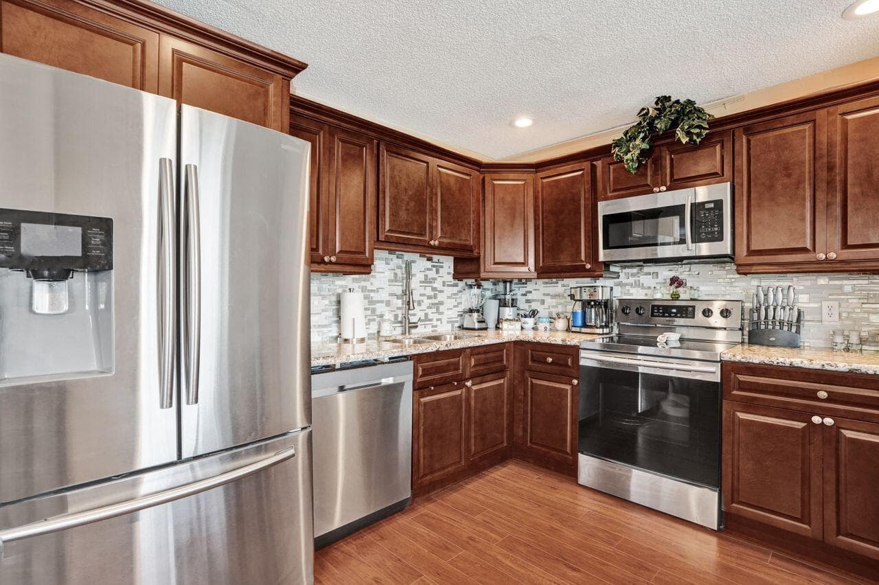 4737 Grapevine Way, Davie, FL 33331 23