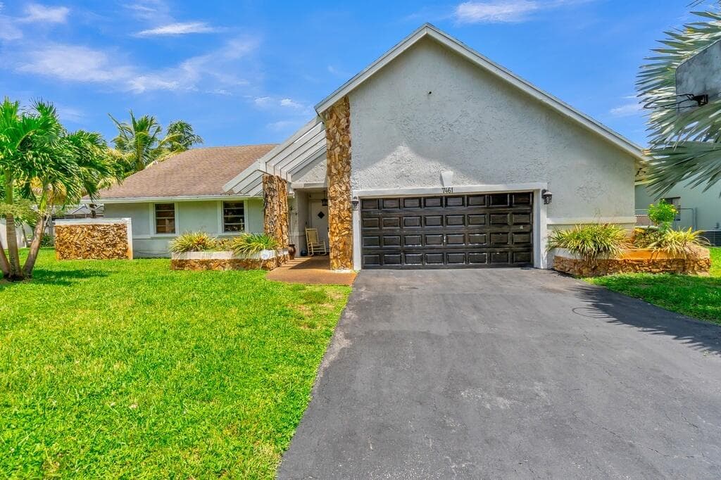 7461 NW 35th Street, Lauderhill, FL 33319 4