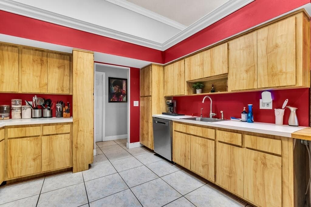 7461 NW 35th Street, Lauderhill, FL 33319 8