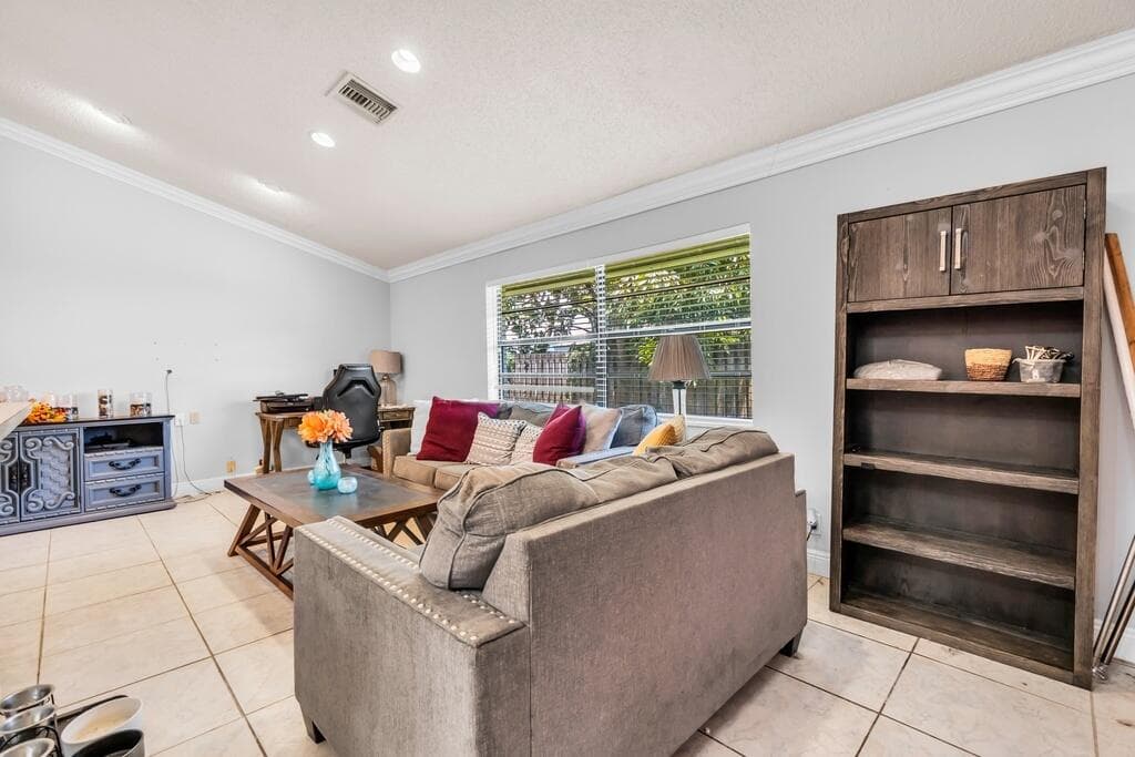 7461 NW 35th Street, Lauderhill, FL 33319 31