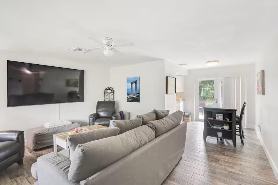1519 Treemont Avenue, Jupiter, FL 33469