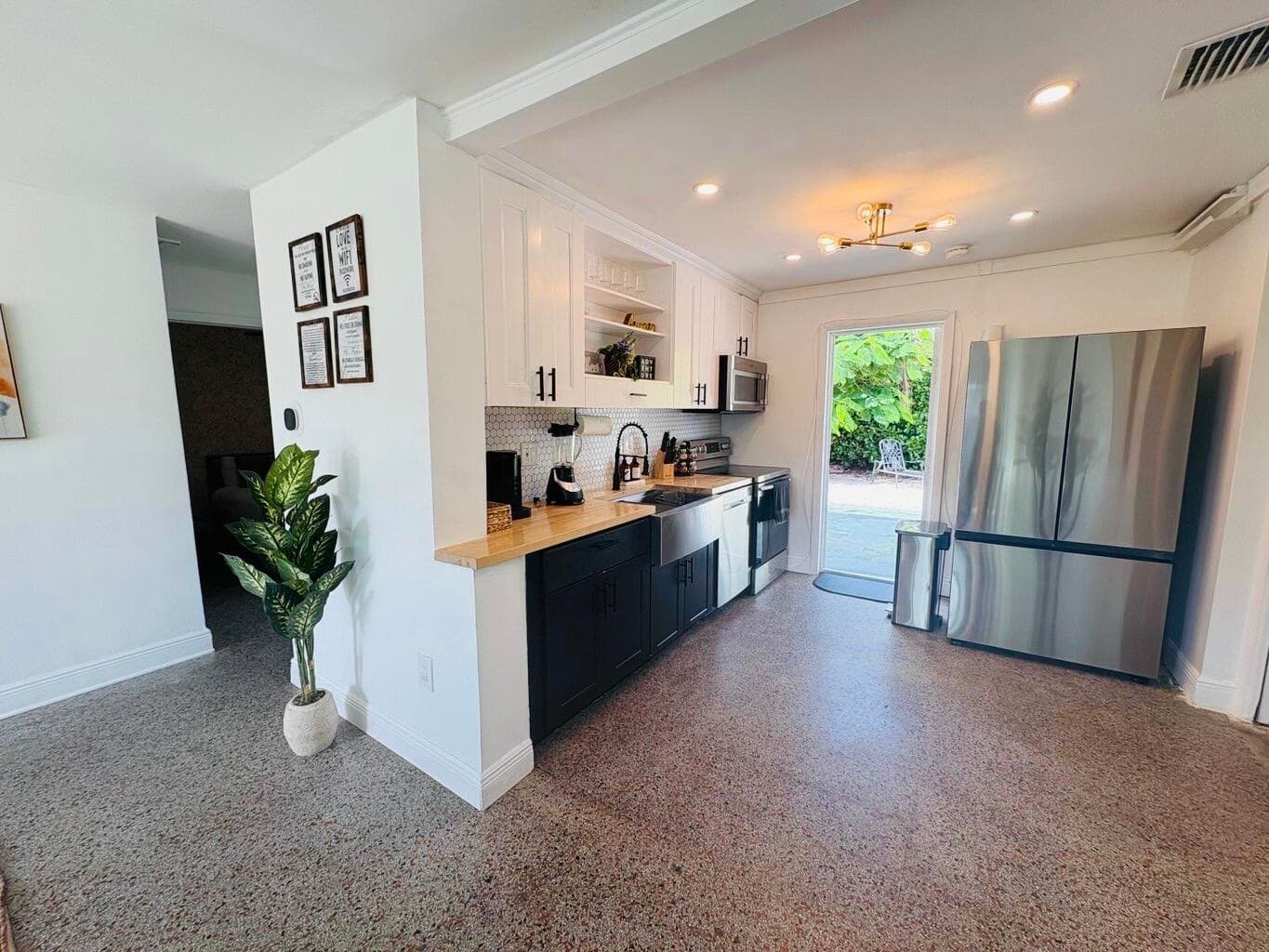 2711 NE 11th Terrace, Pompano Beach, FL 33064