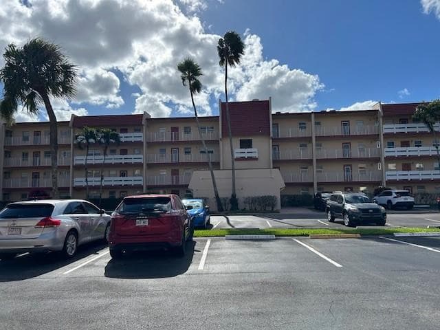 1000 Country Club Drive 403, Margate, FL 33063