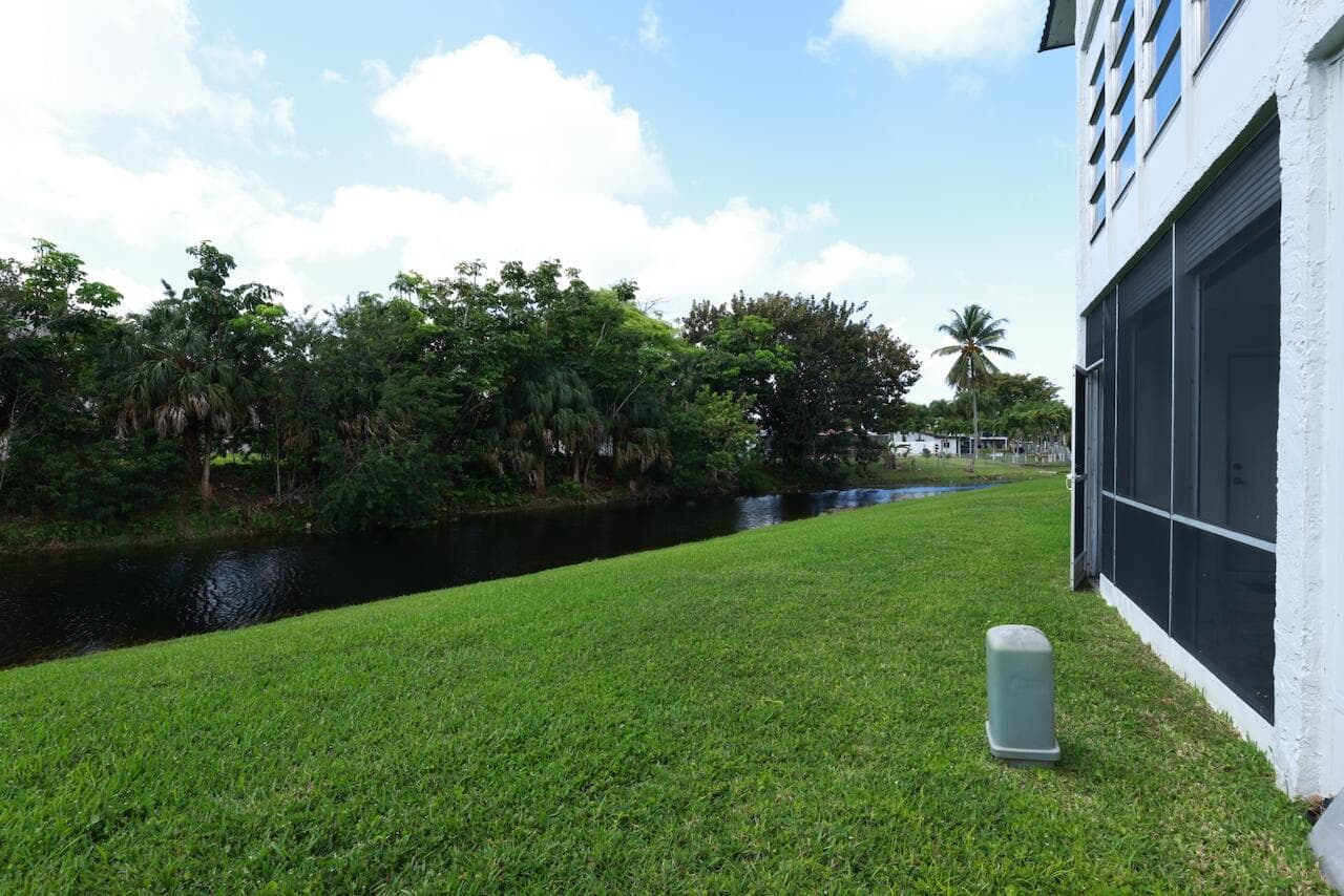 6570 Royal Palm Boulevard 106j, Margate, FL 33063