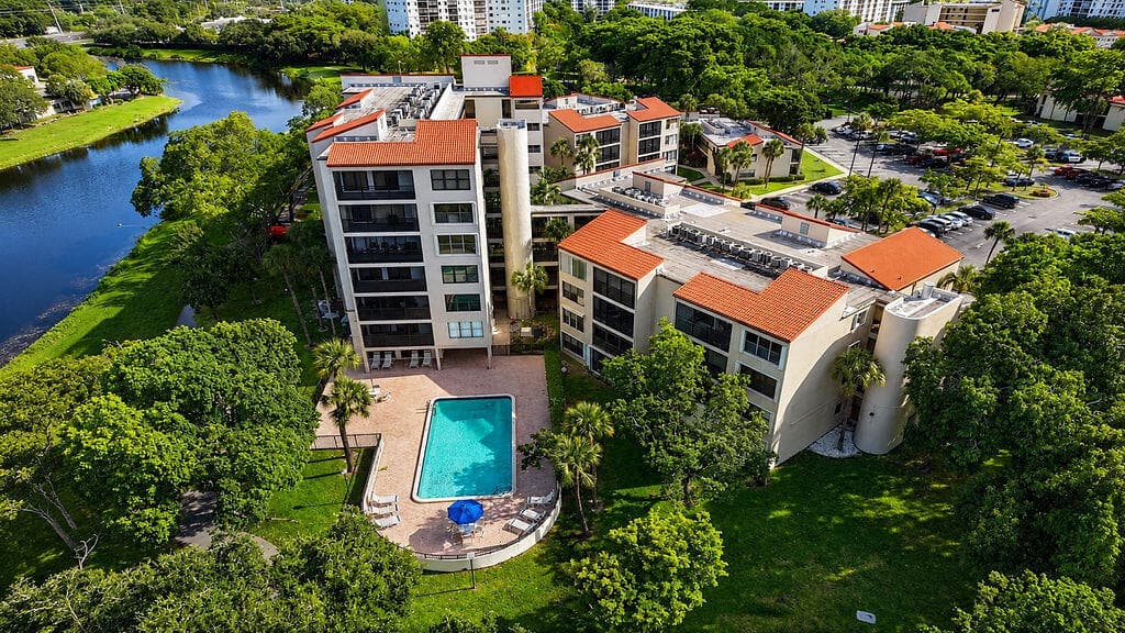 2322 S Cypress Bend Drive 311, Pompano Beach, FL 33069